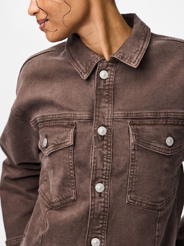 PIECES Between-Season Jacket in Brown