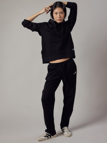 regular Pantaloni 'Felpati Dritti' di OWN Off With Nature in nero: frontale