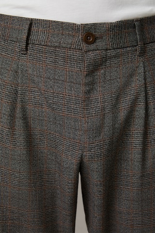 STRELLSON Regular Pleat-Front Pants in Grey