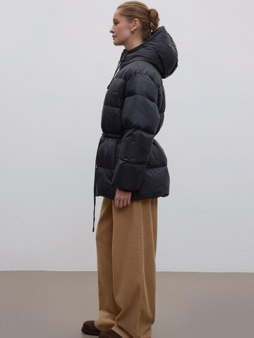 Estro Tussenjas in Zwart