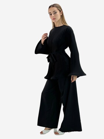 Elara Hausanzug in Schwarz