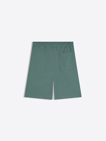 BershkaLoosefit Hlače - zelena boja