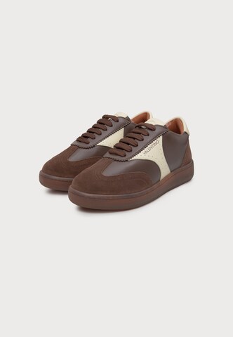Valentino Shoes Σνίκερ χαμηλό 'RADIUS' σε καφέ: μπροστά