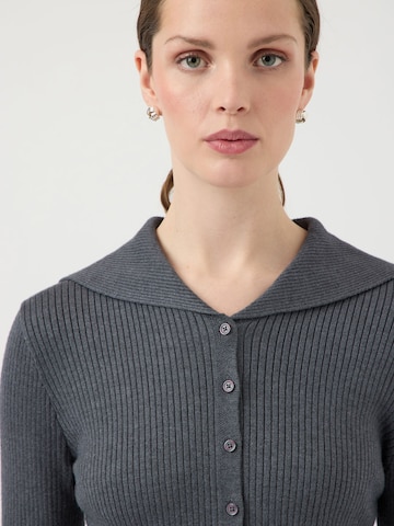 Cardigan 'YASCamelia' YAS en gris