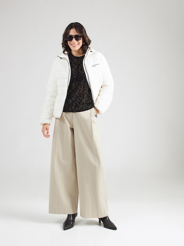 Geacă de primăvară-toamnă de la KARL LAGERFELD JEANS pe bej