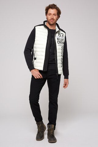 CAMP DAVID Leichte Steppweste mit Softshell-Details in Weiß