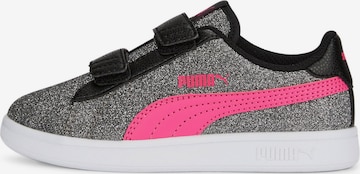 PUMA Tennarit 'Smash v2' värissä hopea: edessä