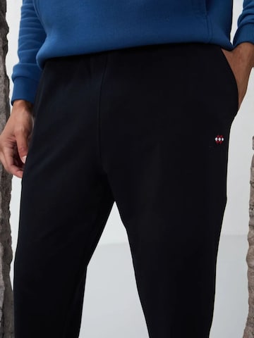 Tommy Life Tapered Workout Pants 'Jogginghose' in Black