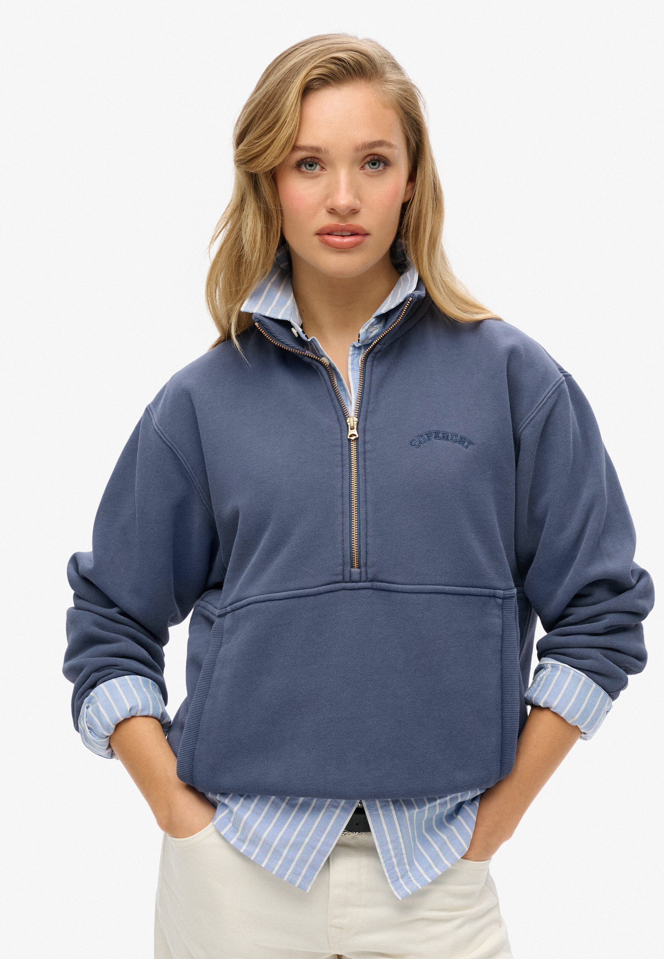 Superdry Sweatshirt 'Essential' in Blauw: voorkant