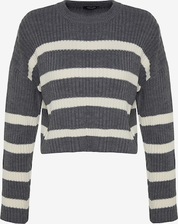 Pull-over Trendyol en gris : devant
