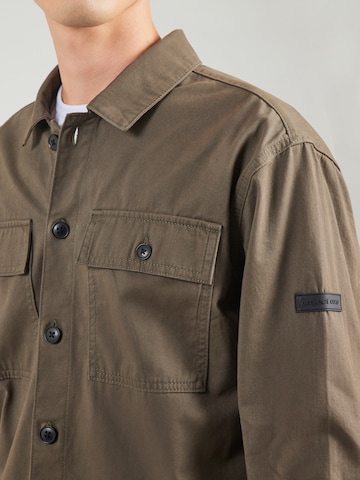 JACK & JONES Демисезонная куртка 'JCOGRID CLASSIC' в Зеленый