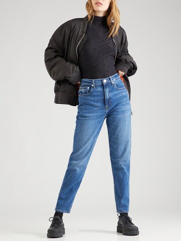 Tommy Jeans Regular Jeans 'MOM JeansS' in Blauw: voorkant