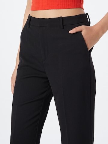 Regular Pantalon à plis 'Fiona' Lindex en noir