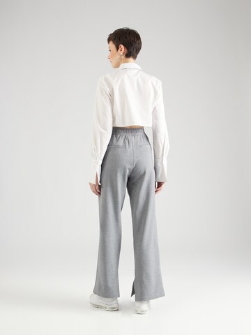 Regular Pantalon à pince QS en gris