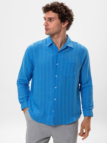 Antioch Regular Fit Hemd in Blau: Vorderseite