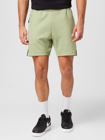 NIKE Normální Outdoorové kalhoty – zelená: přední strana