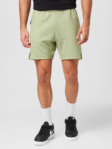 NIKE Regular Outdoorbroek in Groen: voorkant