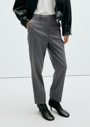 Regular Pantalon à plis 'NEWARM' MANGO en gris : devant