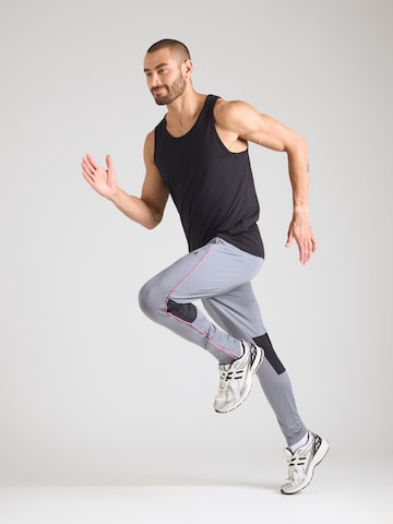 UNDER ARMOUR Slimfit Sportovní kalhoty 'Challenger' – šedá