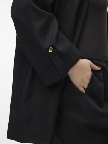 Vero Moda Curve Blazer 'DINNA' in Black