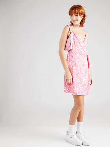 Robe d’été 'ONLALMA' ONLY en rose : devant