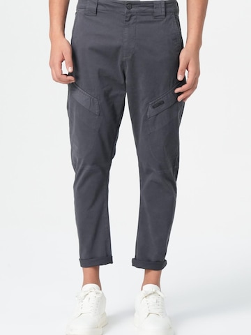 M.O.D MIRACLE OF DENIM Tapered Cargobukser i grå: forside