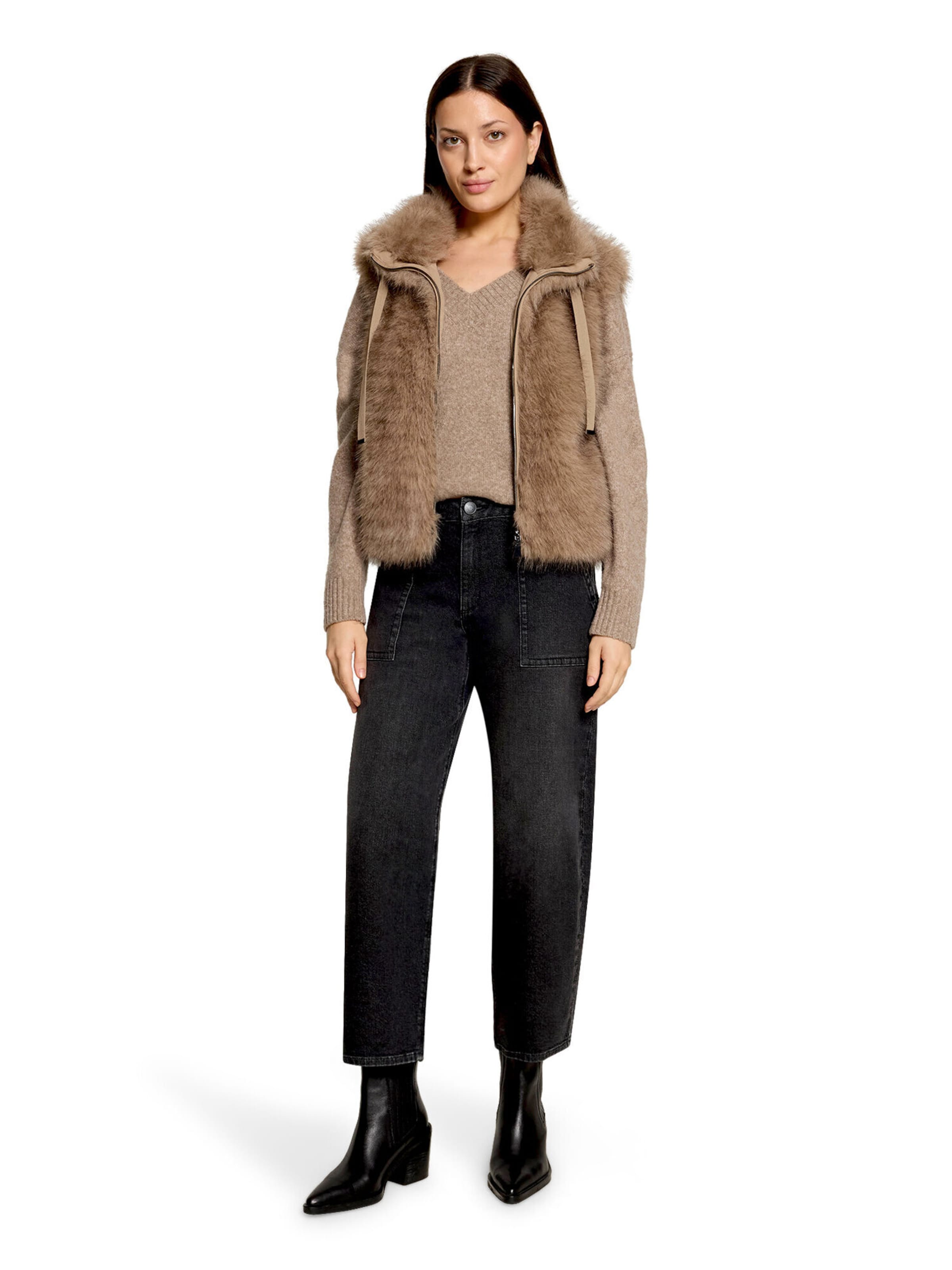 Coupe slim Jean Betty & Co en noir