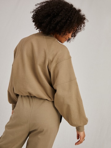 A LOT LESS Sweatshirt 'Kate' (GOTS) in Beige