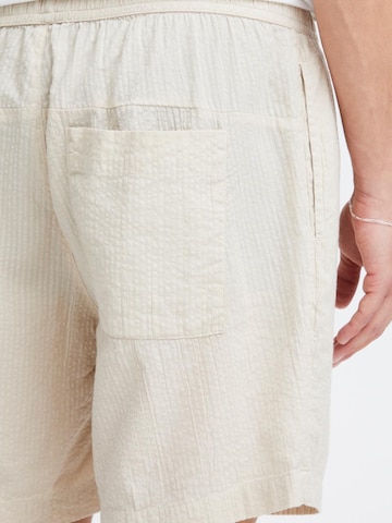 !Solid Regular Chino 'Frevne' in Beige