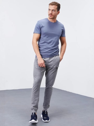 Skinny Pantalon Tommy Life en gris