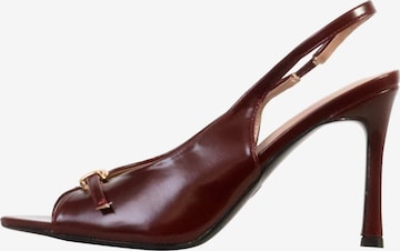 Décolleté di Joia in rosso: frontale
