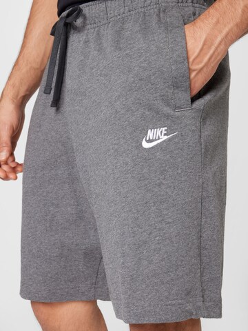 Nike Sportswear - Regular Calças em cinzento