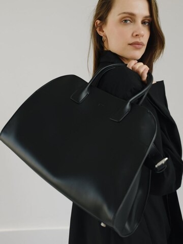 L37 HANDMADE SHOES - Bolso de mano 'BON VOYAGE' en negro