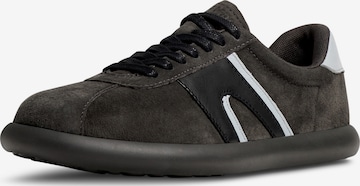 Baskets basses CAMPER en gris : devant