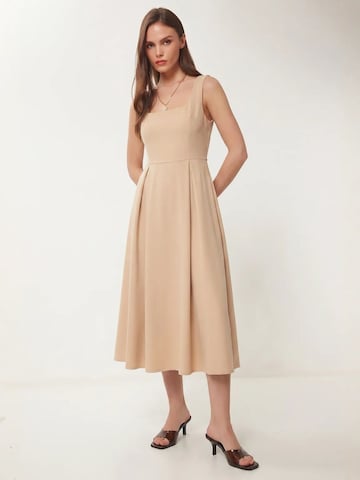 Happiness İstanbul Jurk 'Midi' in Beige