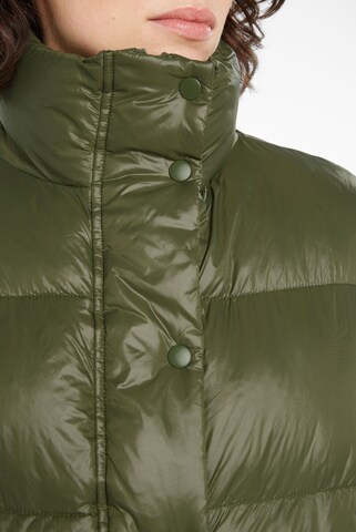 SENSES.THE LABEL Glänzende Steppweste Oversized in Grün