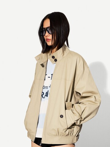 Bershka Overgangsjakke i beige: forside