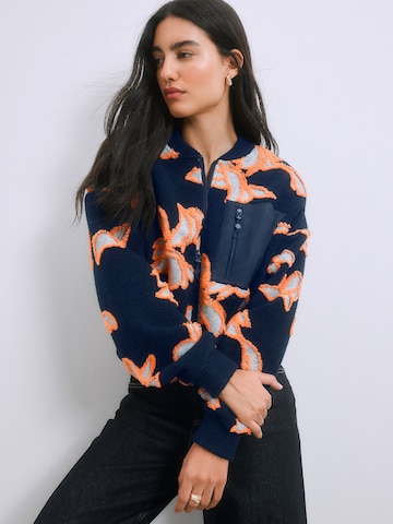 Next Jacke in Blau: Vorderseite