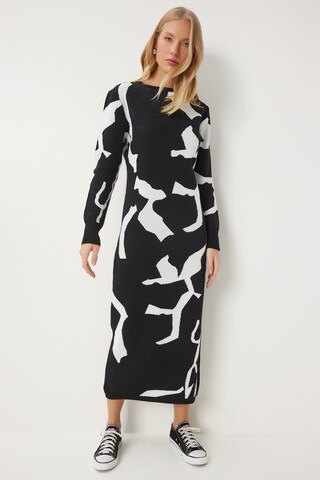 Rochie tricotat de la Happiness İstanbul pe negru