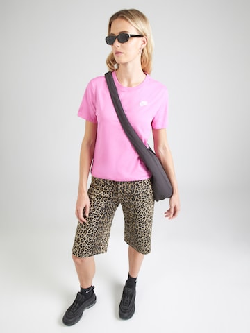Nike Sportswear Μπλουζάκι 'Club Essential' σε ροζ