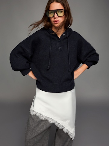 Bershka Sweater in Blue: front