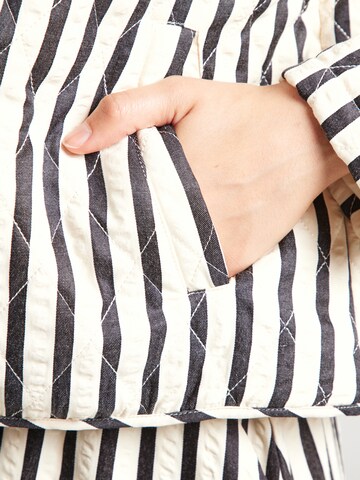 Lollys Laundry Преходно яке в черно