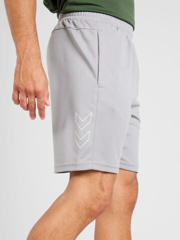 Hummel Regular Sportshorts in Grau