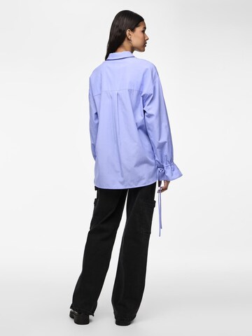 Camicia da donna 'FUBBU' di PIECES in blu
