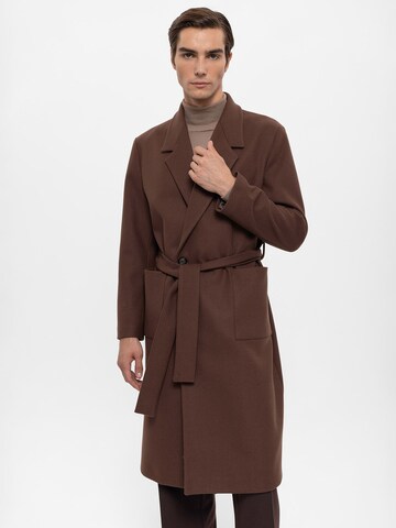 Manteau d’hiver Antioch en marron : devant