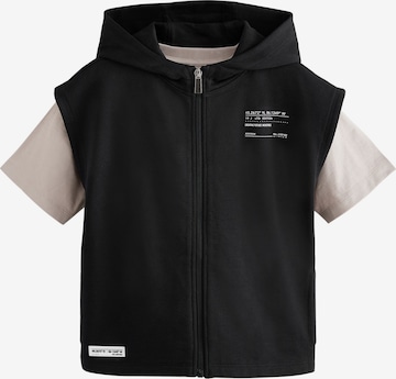 Next Setti värissä musta: etupuoli