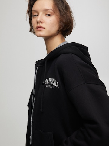 Pull&Bear Sweatjacke in Schwarz