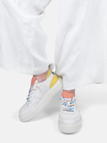 Baskets basses ' OAKLI ' Crickit en orange