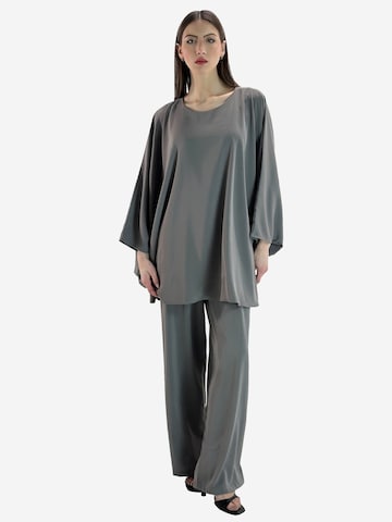 Elara Hausanzug in Grau