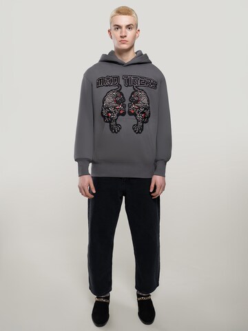 MAD TIGERS Sweatshirt 'Black Tigers' in Grau